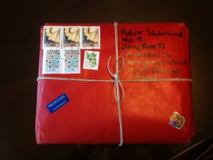 Ett rött paket från fjärran land